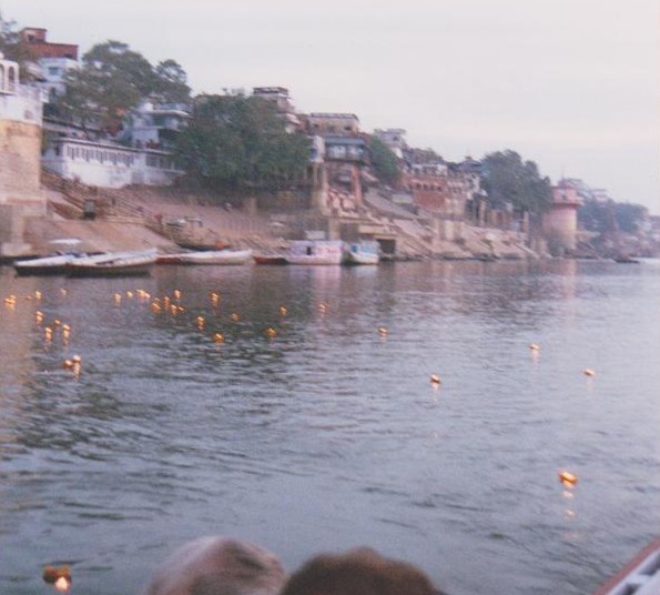 Lichter auf dem Ganges